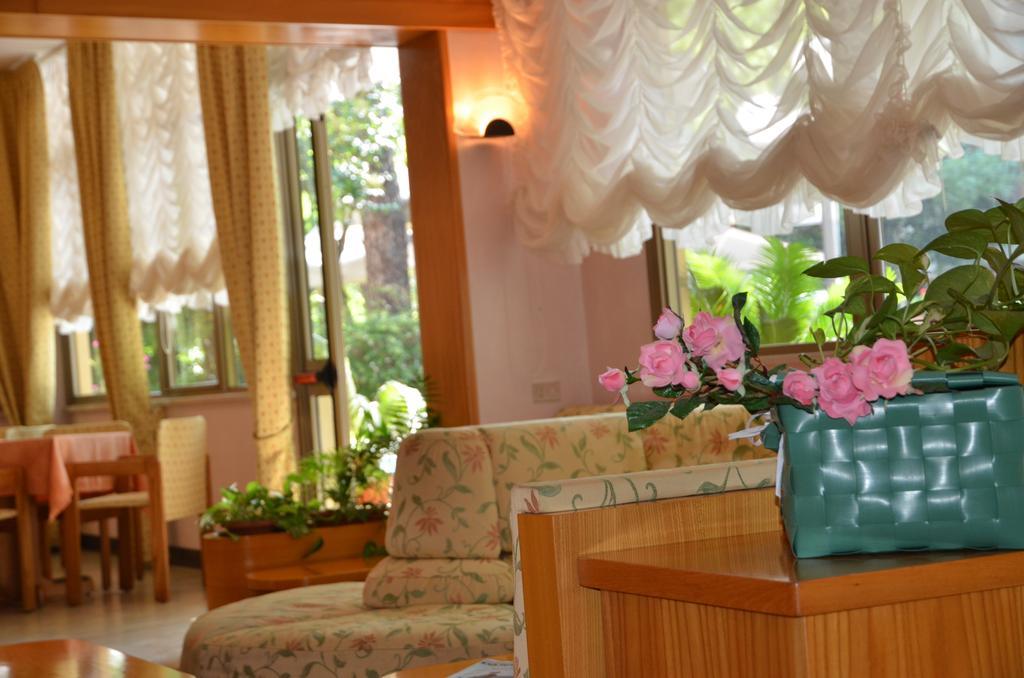 Hotel Monique Cervia Extérieur photo