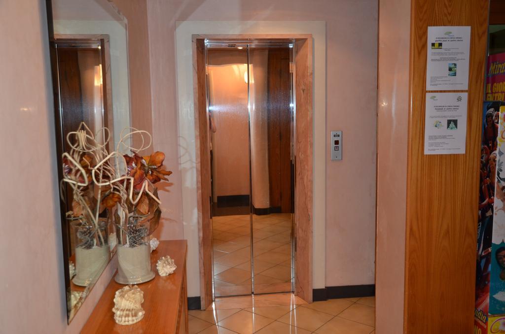 Hotel Monique Cervia Extérieur photo