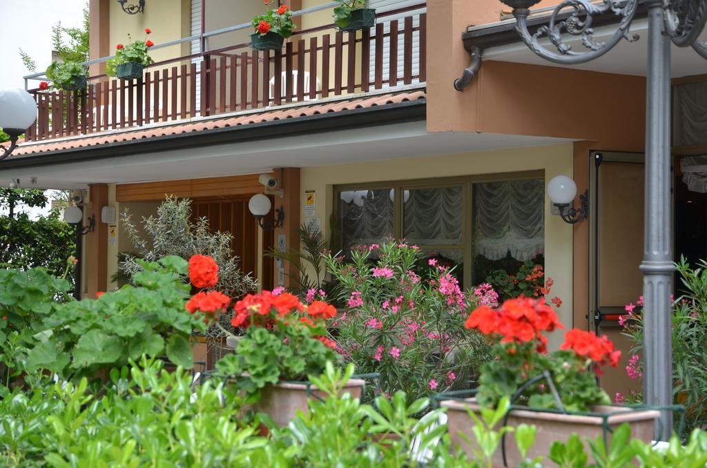 Hotel Monique Cervia Extérieur photo
