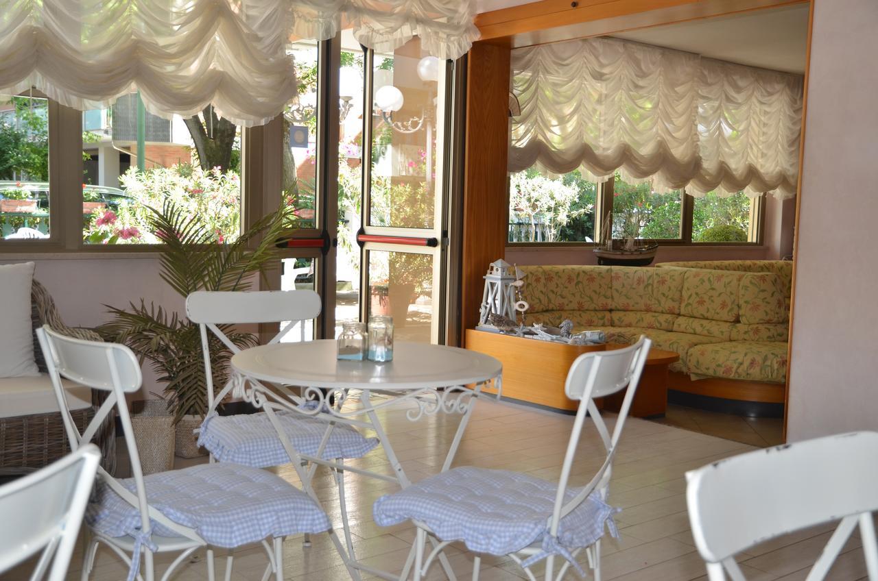 Hotel Monique Cervia Extérieur photo