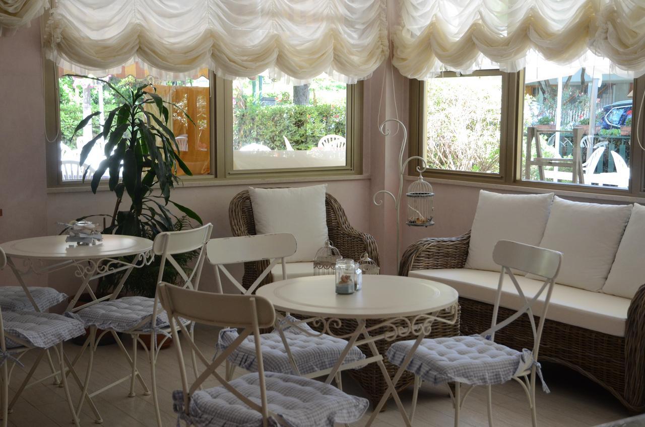 Hotel Monique Cervia Extérieur photo