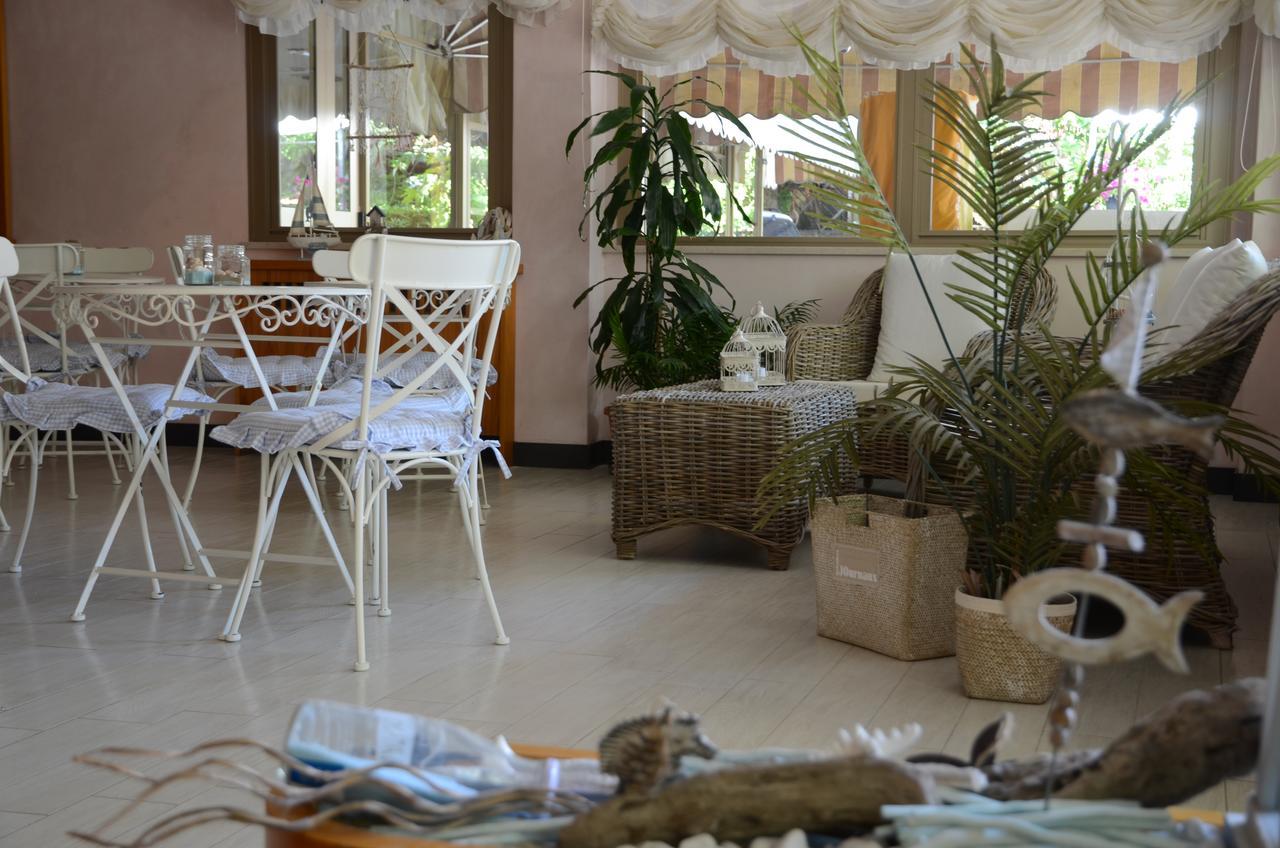 Hotel Monique Cervia Extérieur photo
