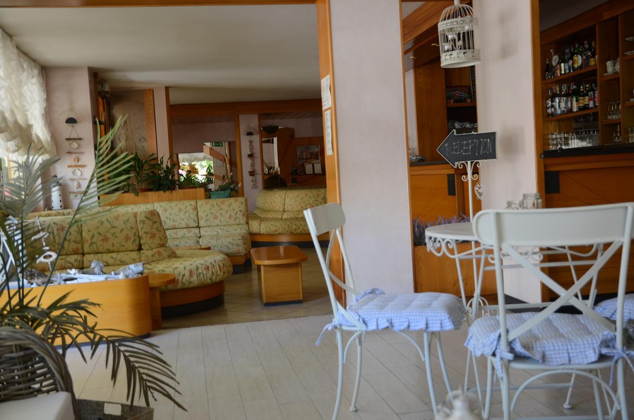 Hotel Monique Cervia Extérieur photo